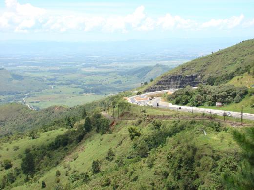 estrada que leva a Santo Antônio do Pinhal