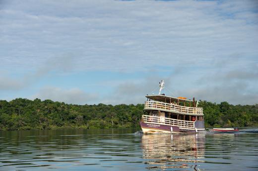 Anavilhanas Jungle Lodge (AM) - barco regional - foto Johannes Compaan